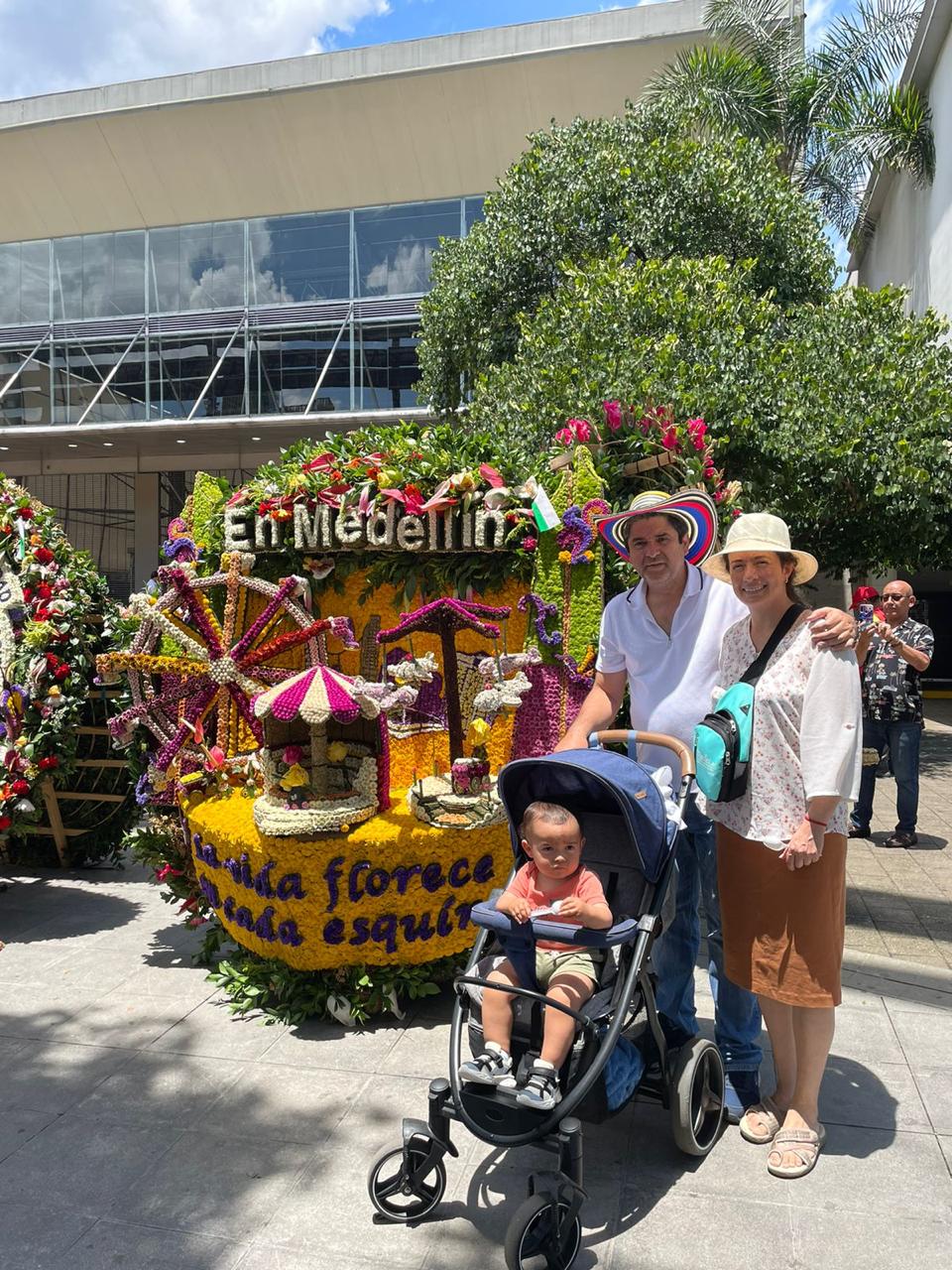 Retrato ilustrativo de una familia viajando.