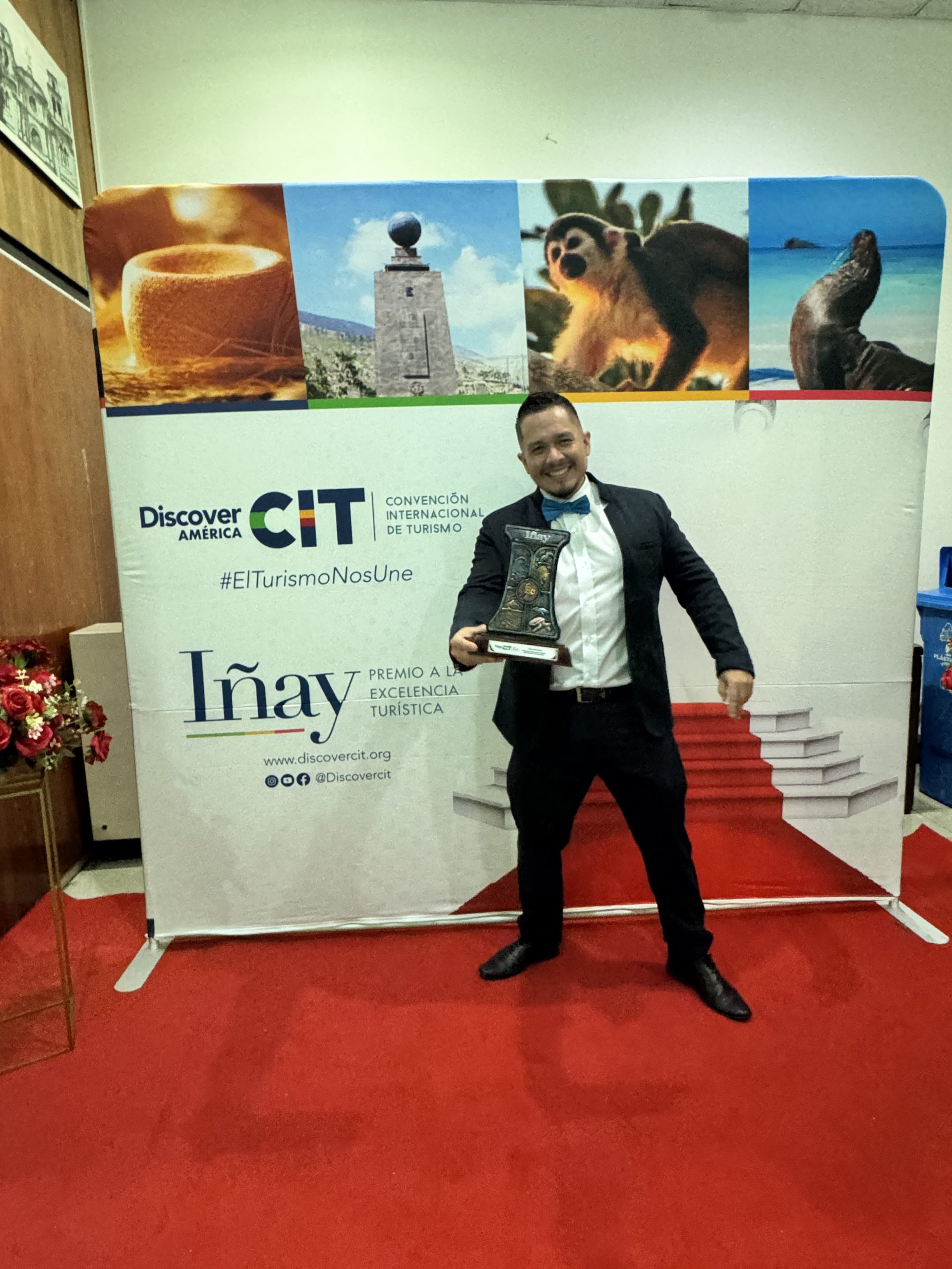 Equipo de iTravel.ec en la ceremonia de premiación del Premio Iñay 2026.